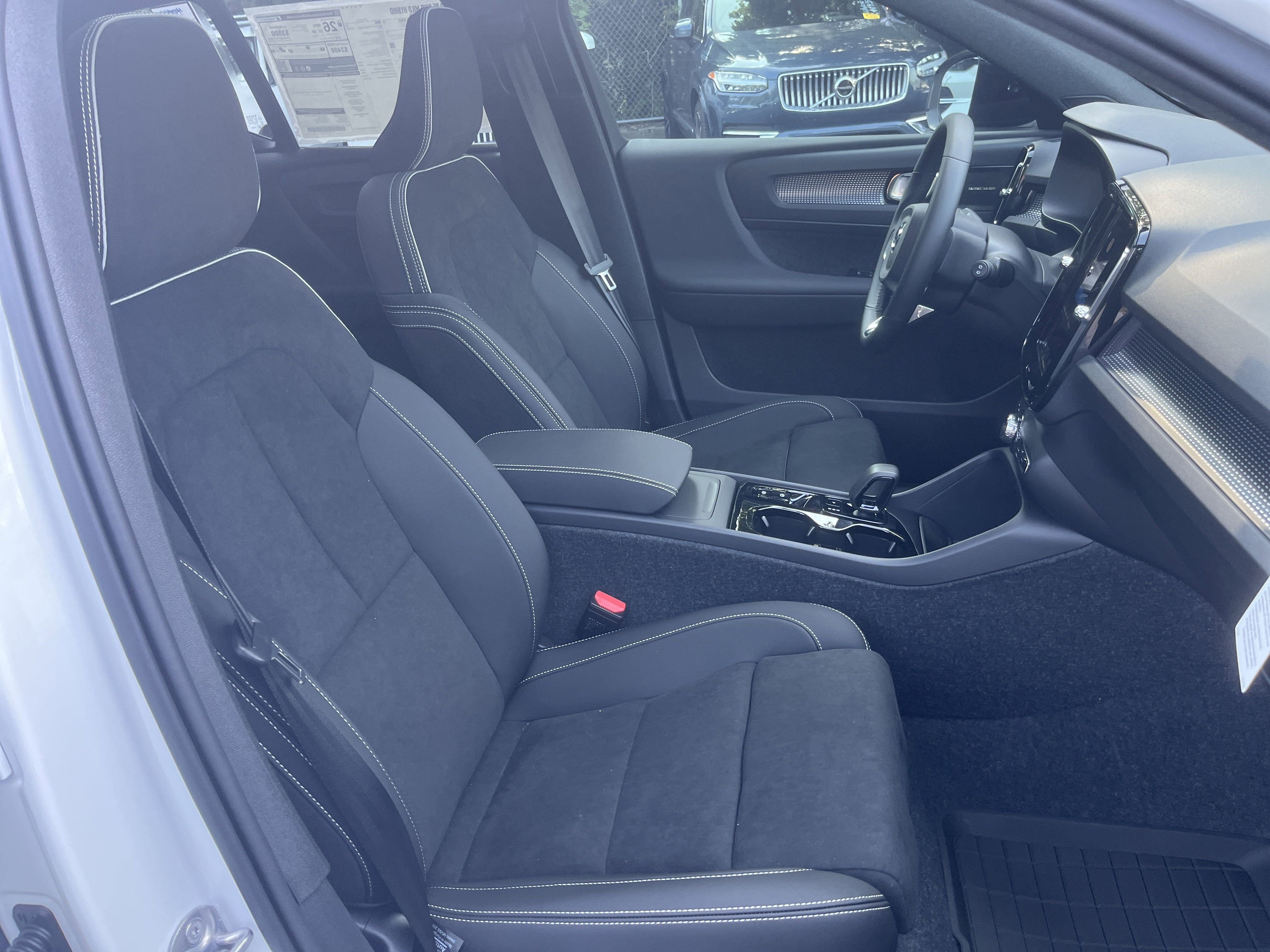 Used 2026 Volvo XC40 B5 Ultra w/ Protection Package Premier image 21