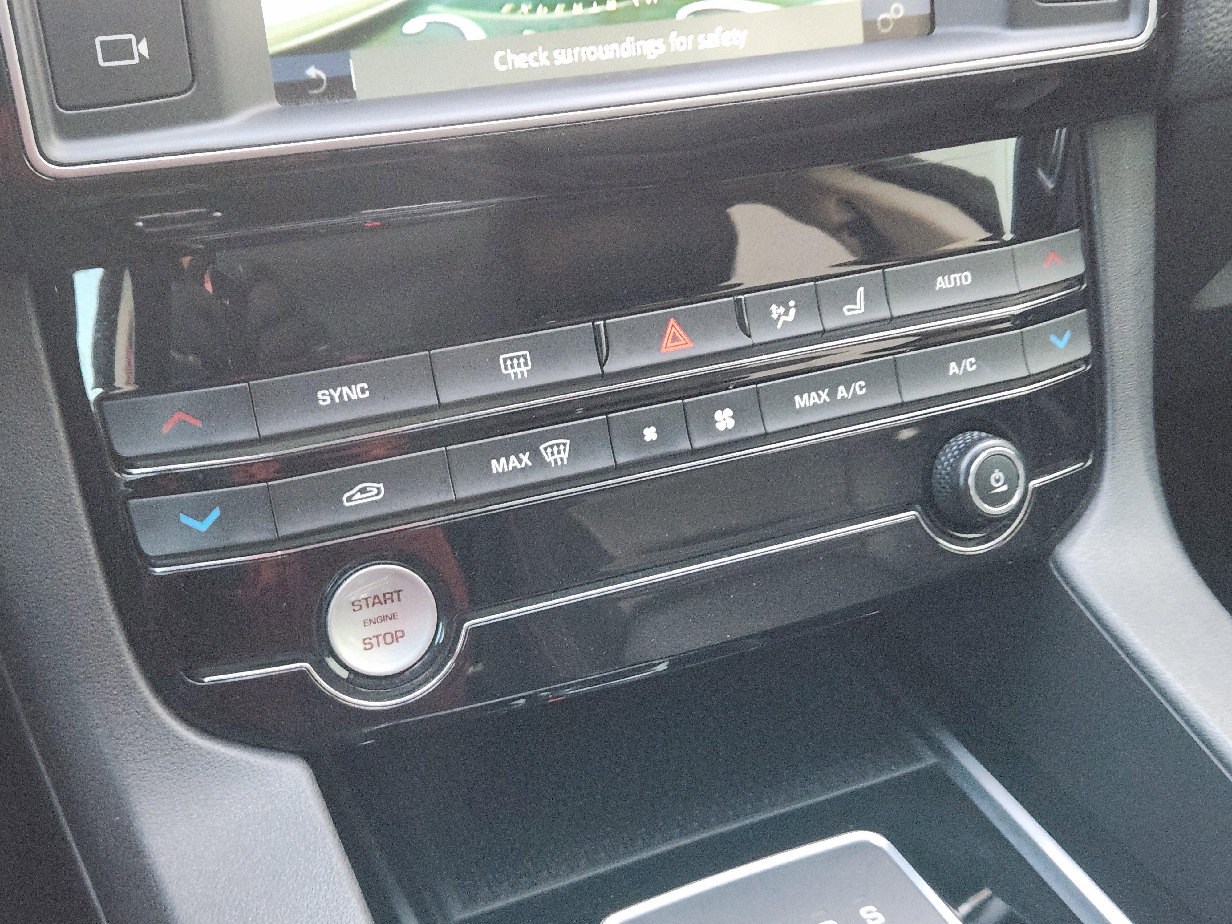 Used 2018 Jaguar F-PACE Prestige image 18