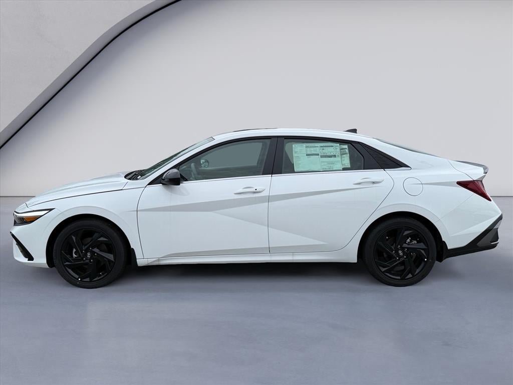 New 2026 Hyundai Elantra SEL Sport FWD image 2
