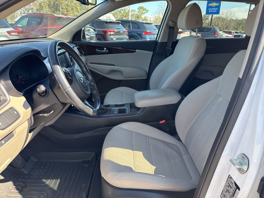 Used 2018 Kia Sorento LX image 9