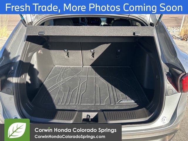 Used 2025 Chevrolet Trax RS w/ Sunroof Package image 9