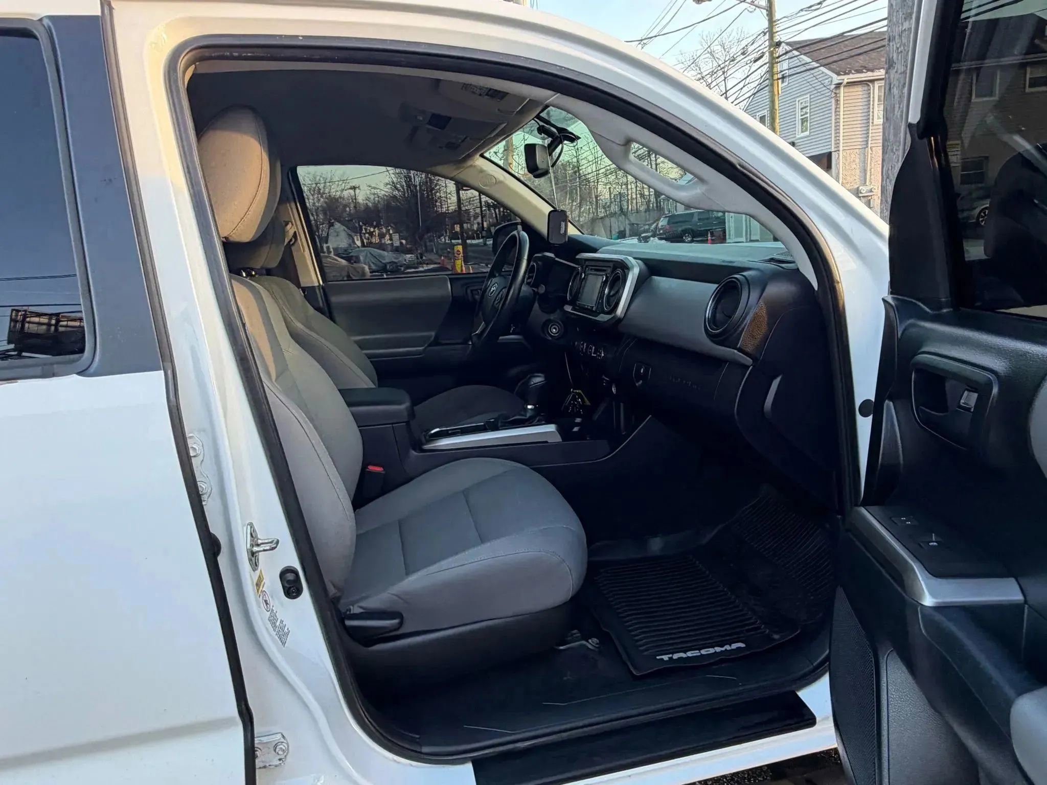 Used 2017 Toyota Tacoma SR5 w/ Tow Package image 12