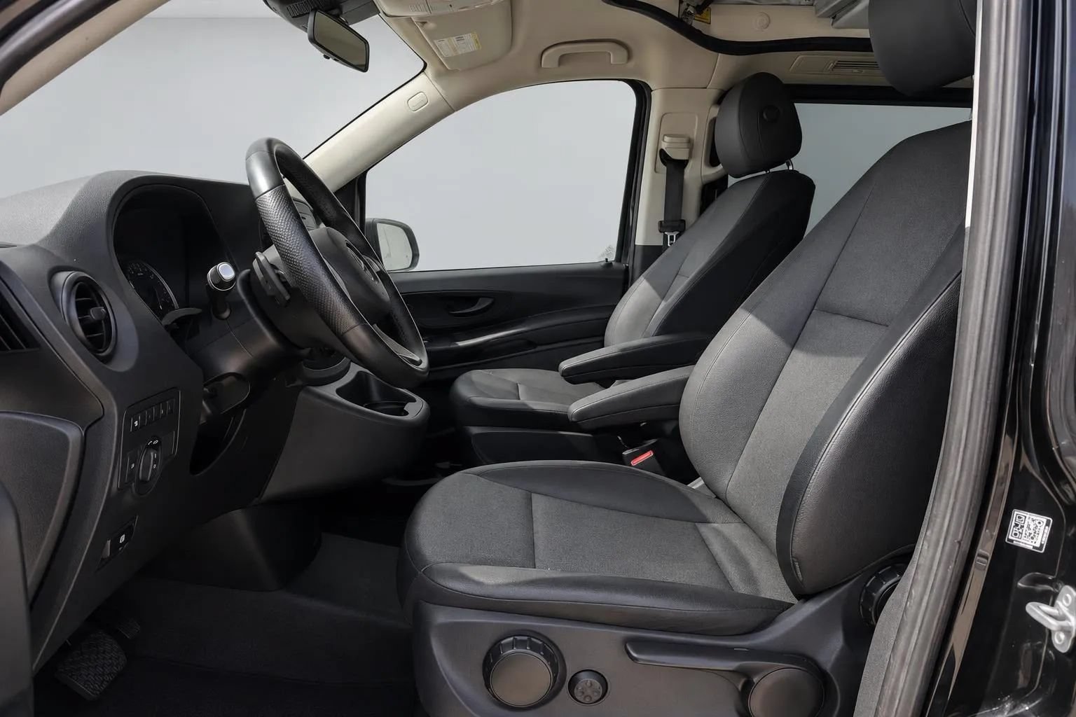 Used 2020 Mercedes-Benz Metris Passenger image 5