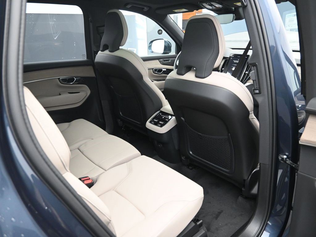 New 2026 Volvo XC90 B6 Plus w/ Protection Package Premier image 37