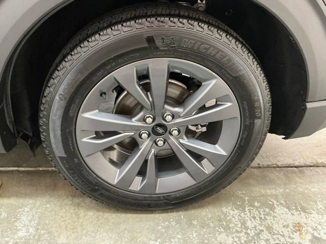 Used 2024 Ford Explorer XLT w/ Equipment Group 202A RWD image 10