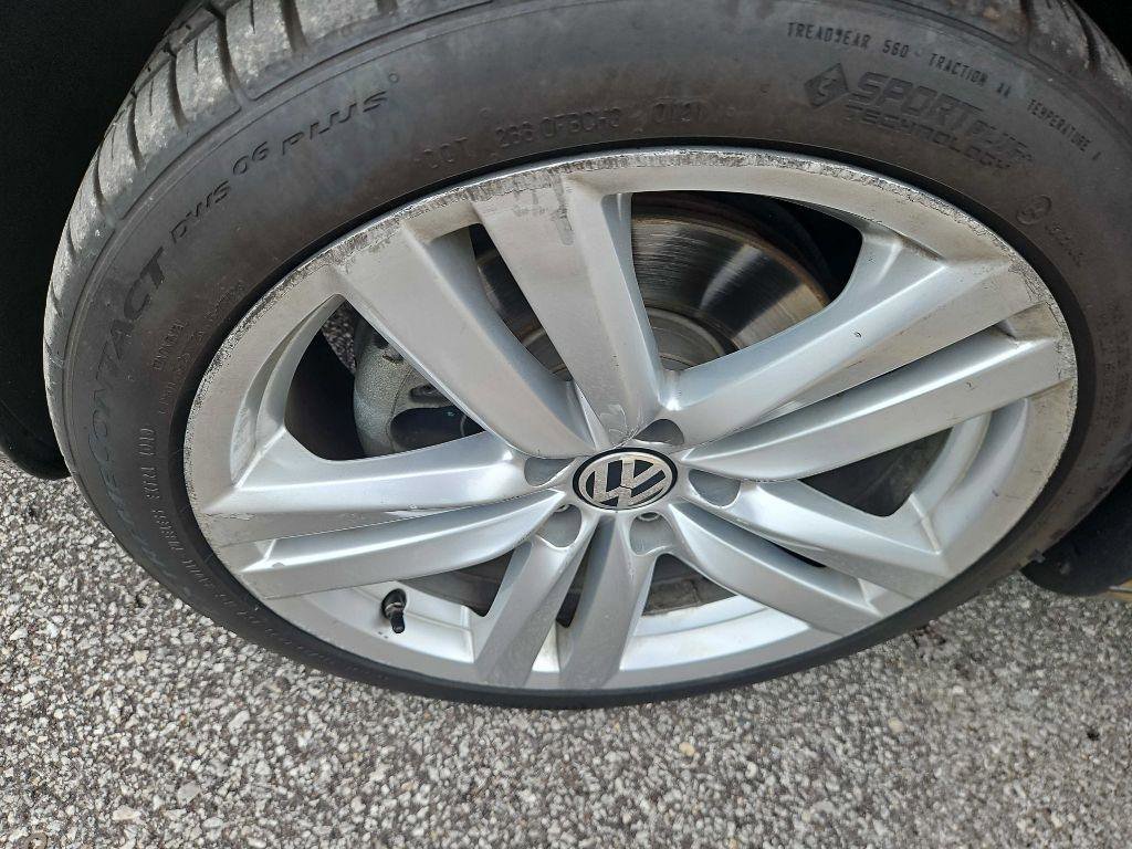 Used 2012 Volkswagen Eos Lux FWD image 28