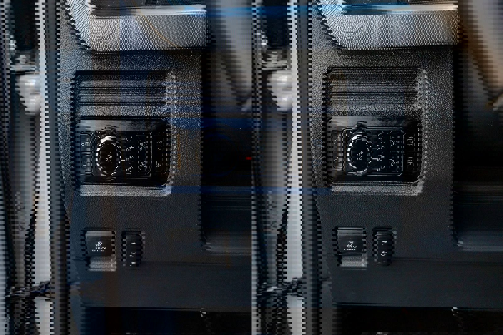 Used 2025 Ford F450 Platinum w/ FX4 Off-Road Package AWD/4WD image 21