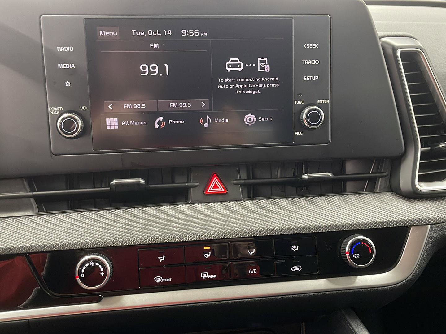 Used 2024 Kia Sportage LX image 9