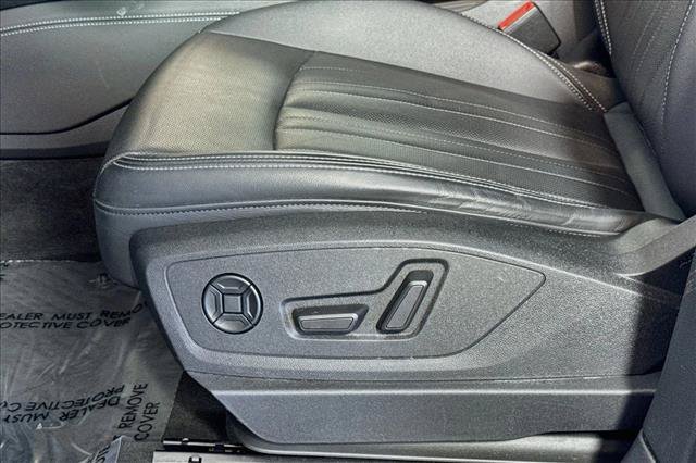 Used 2022 Audi e-tron Premium Plus w/ Premium Plus Package AWD/4WD image 18