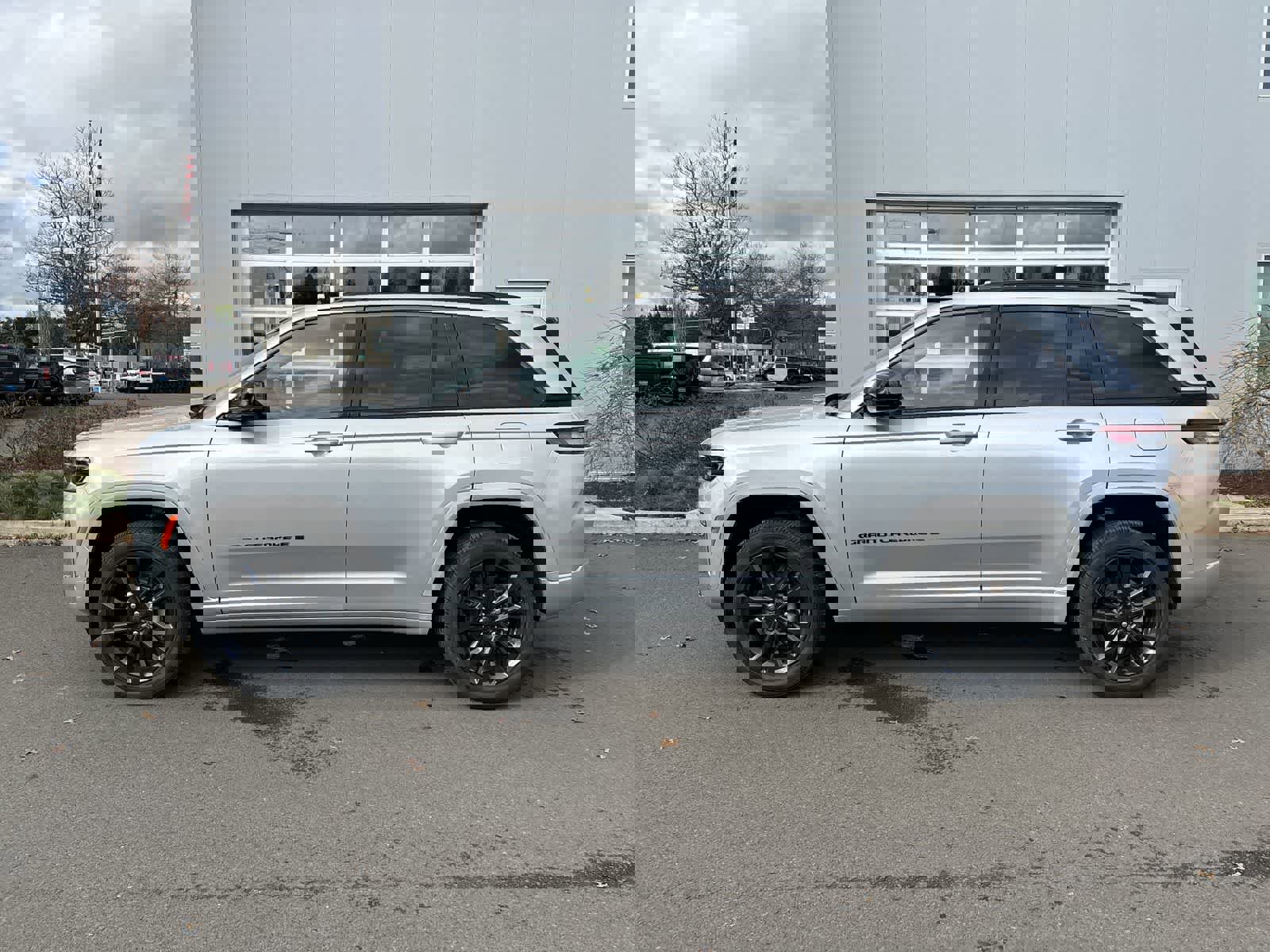 New 2026 Jeep Grand Cherokee Limited Reserve image 2