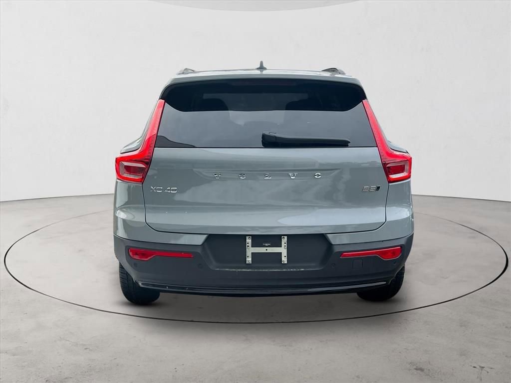 New 2026 Volvo XC40 B5 Plus w/ Protection Package Premier AWD/4WD image 4
