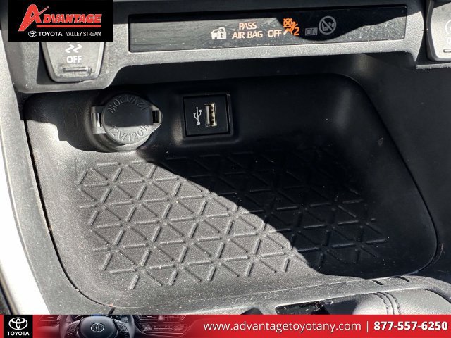 Used 2024 Toyota RAV4 LE AWD/4WD image 32