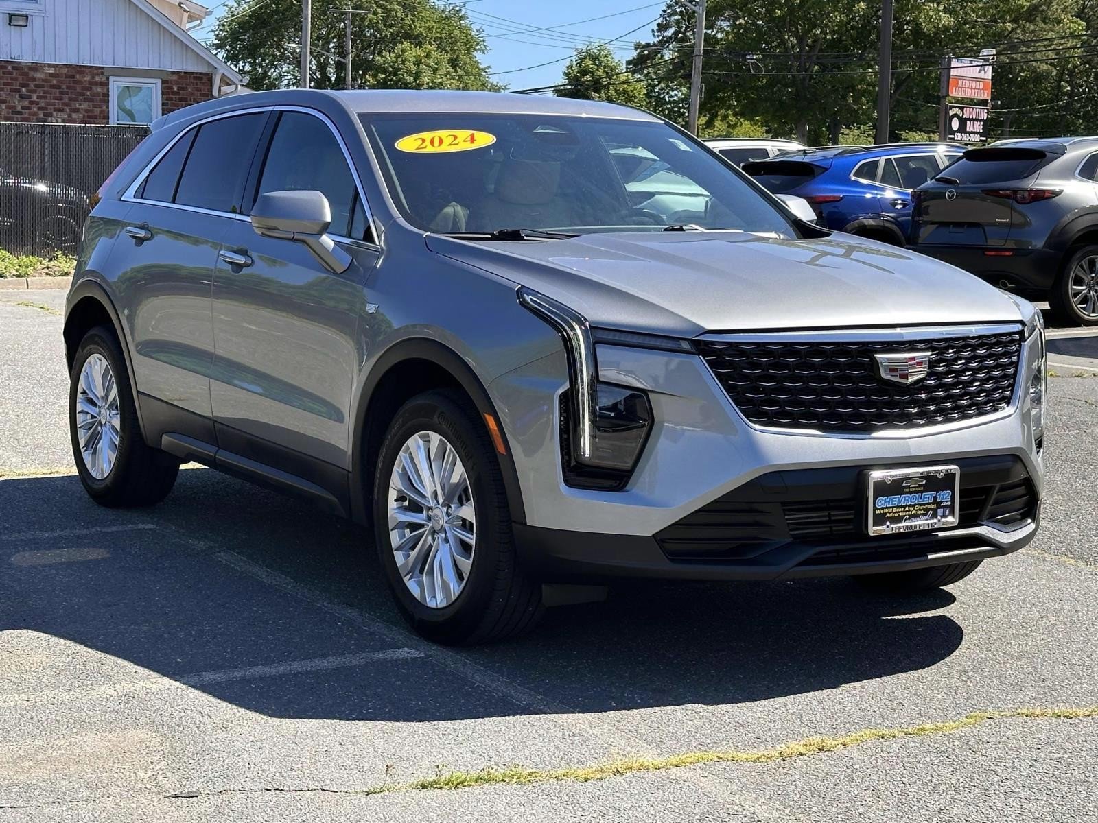 Used 2024 Cadillac XT4 Luxury w/ Cold Weather Package FWD image 5