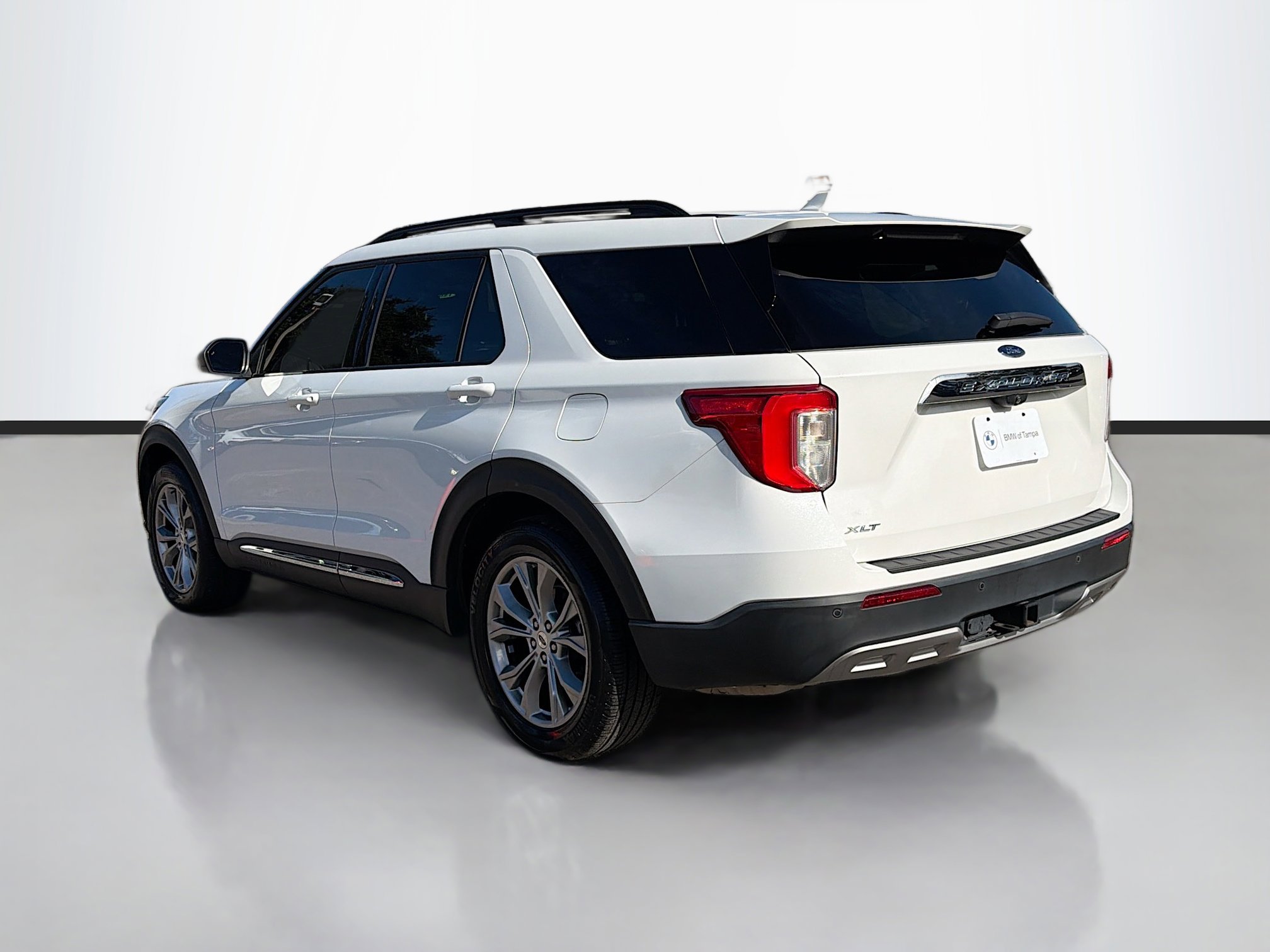 Used 2022 Ford Explorer XLT w/ Equipment Group 202A image 5