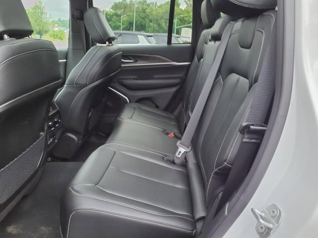 New 2025 Jeep Grand Cherokee Limited w/ Black Appearance Package image 8