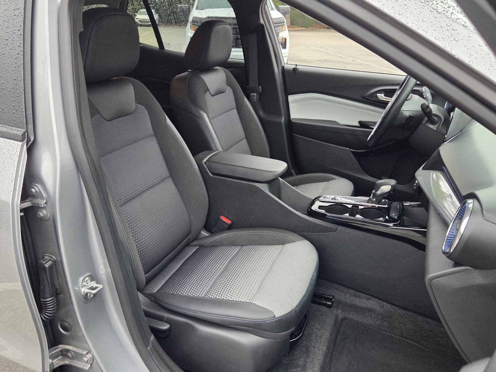 Certified 2025 Chevrolet Trax LT w/ LT Convenience Package FWD image 23