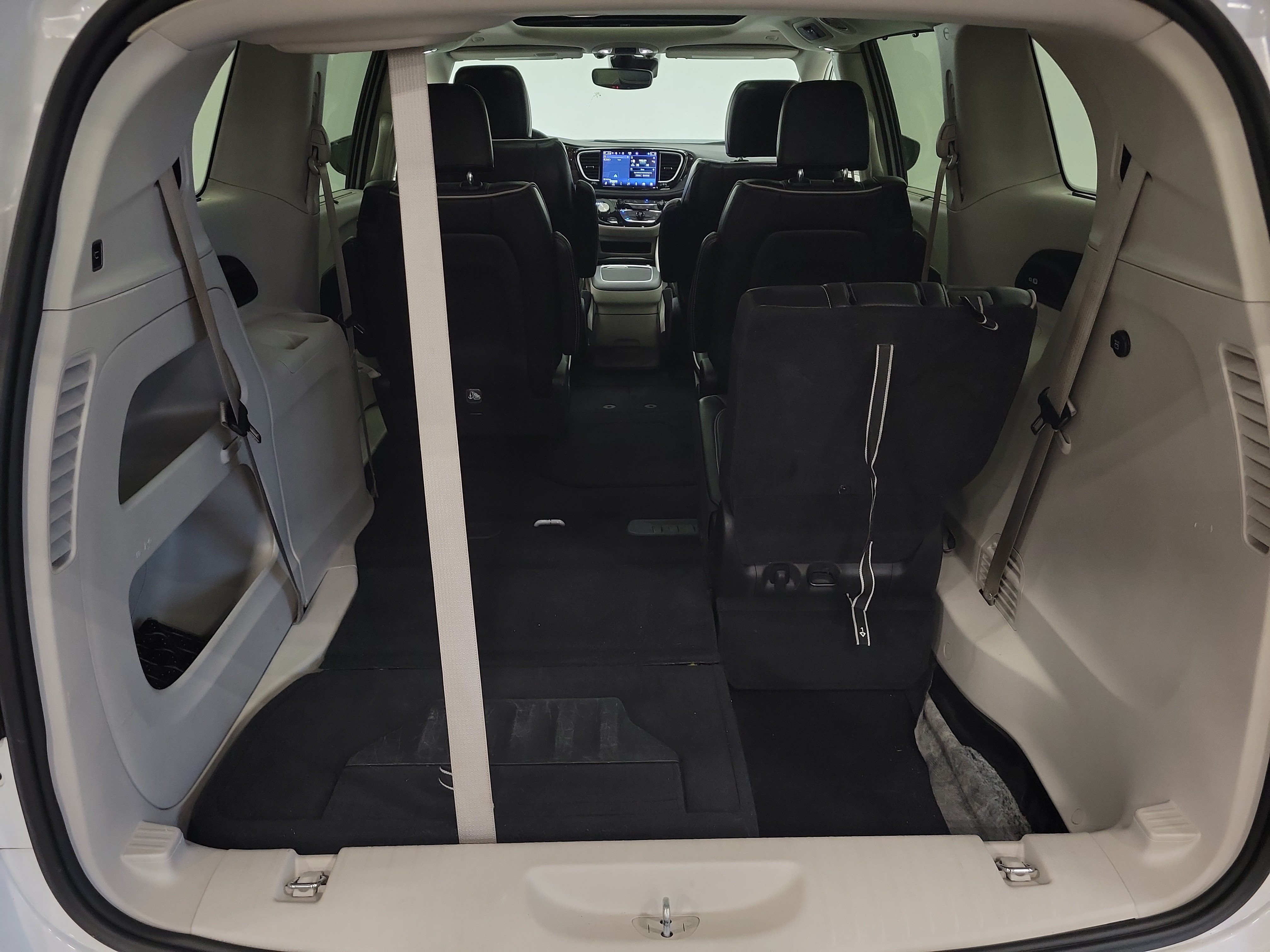 Used 2023 Chrysler Pacifica Limited FWD image 24