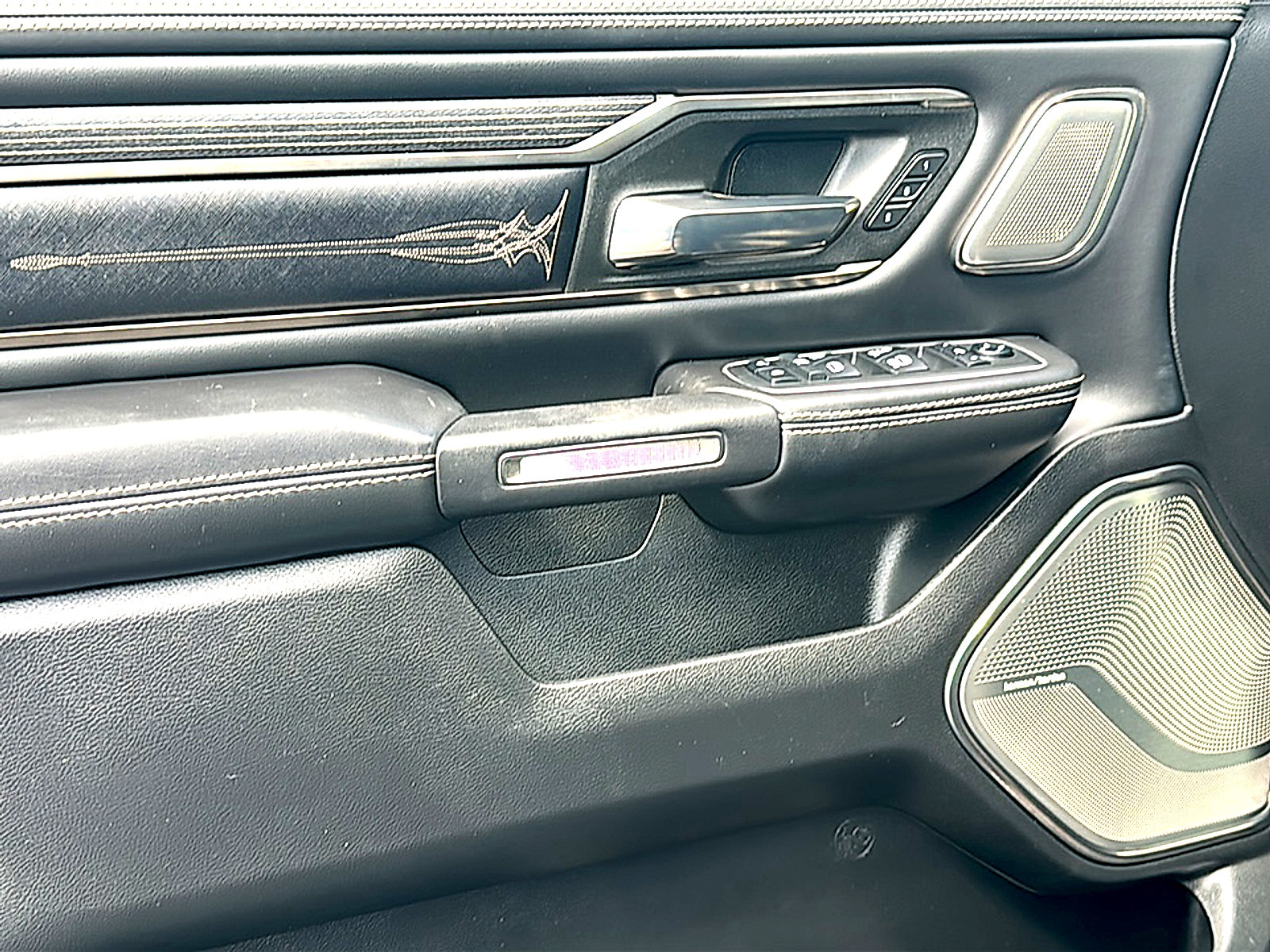Used 2019 RAM 1500 Limited RWD image 17