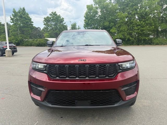 Used 2023 Jeep Grand Cherokee Altitude AWD/4WD image 8