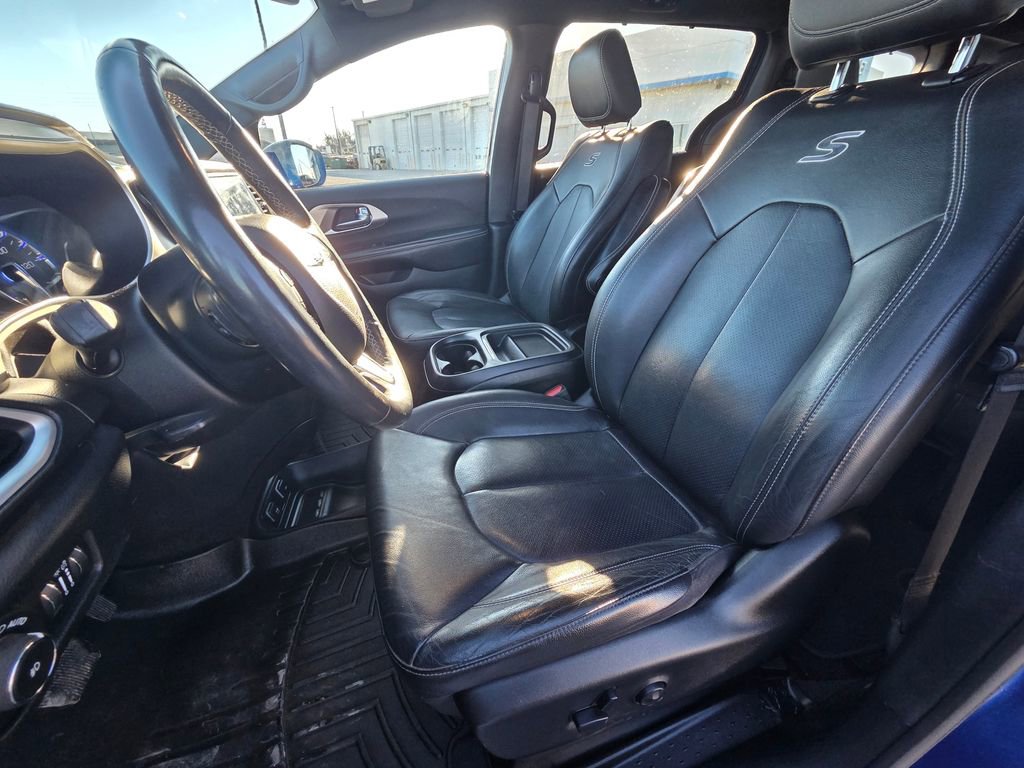Used 2020 Chrysler Pacifica Touring-L w/ Advanced Safetytec Group image 14