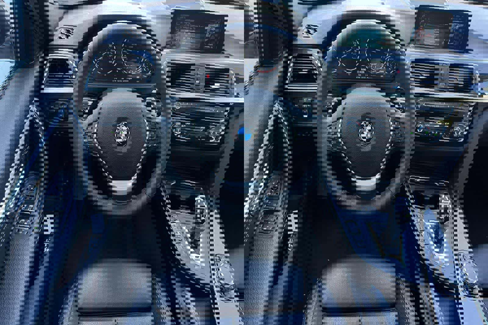 Used 2017 BMW 330i Sedan image 16