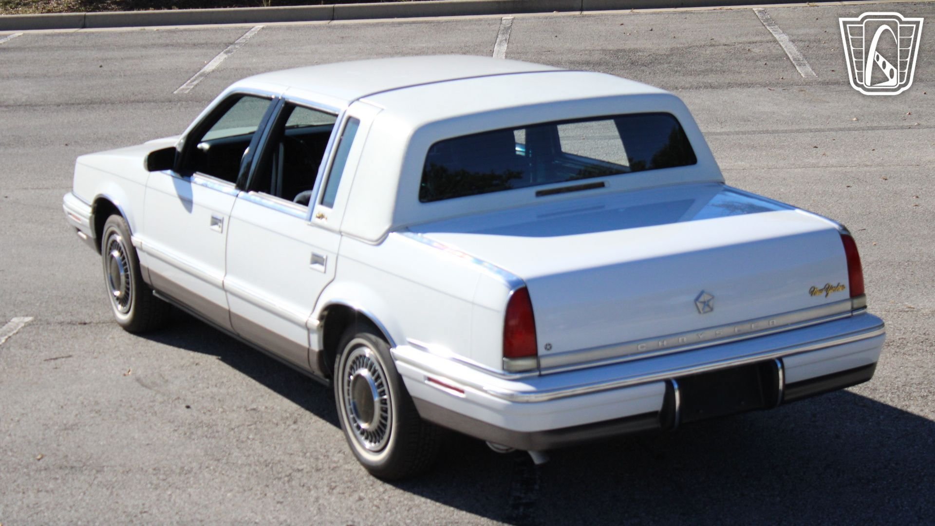 Used 1993 Chrysler New Yorker Fifth Avenue FWD image 7