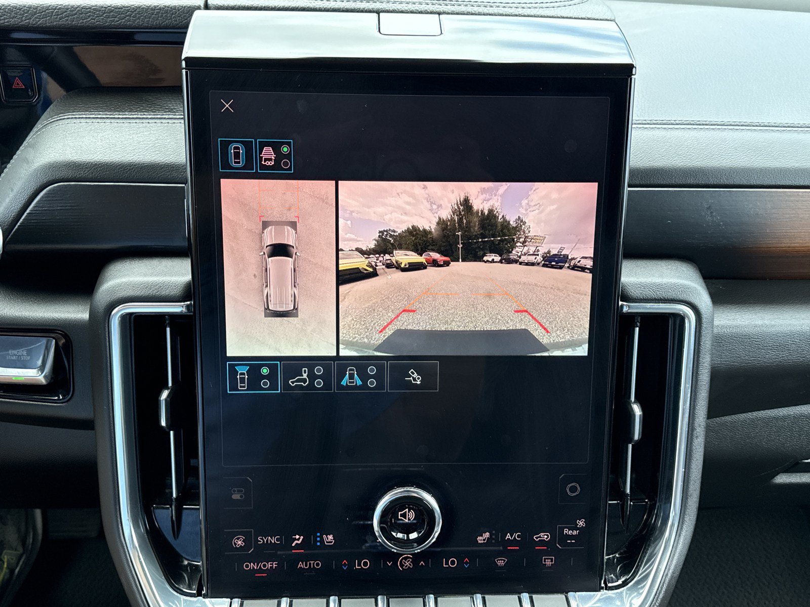 Used 2025 GMC Yukon Denali AWD/4WD image 28
