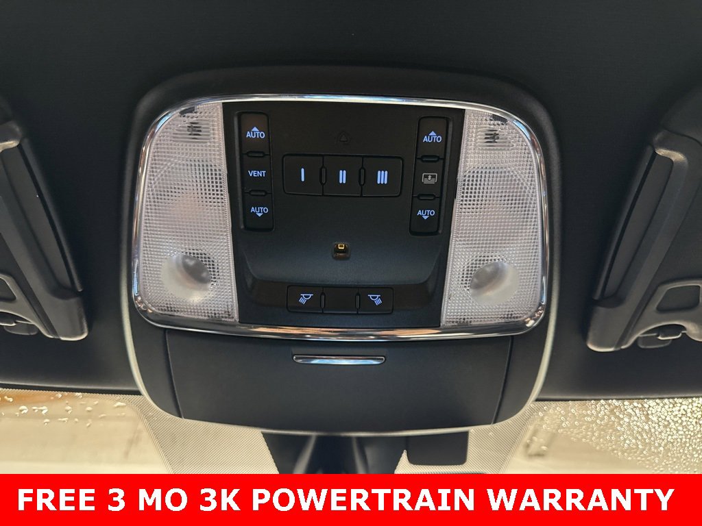 Used 2013 Chrysler 300 Touring w/ Driver Convenience Group image 18