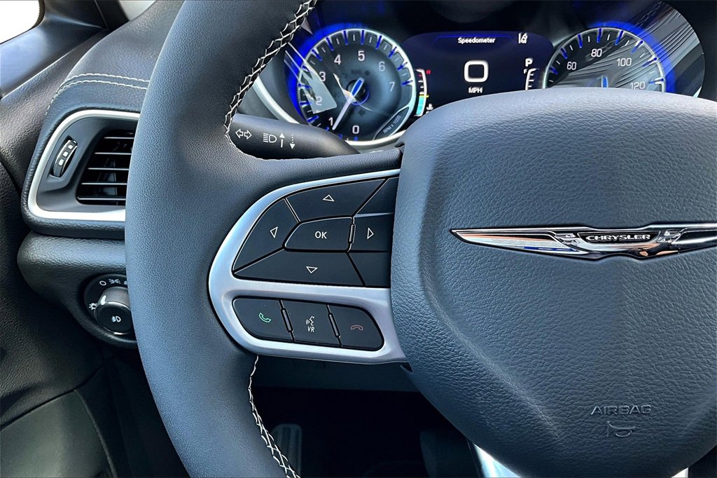 New 2026 Chrysler Pacifica Select image 22