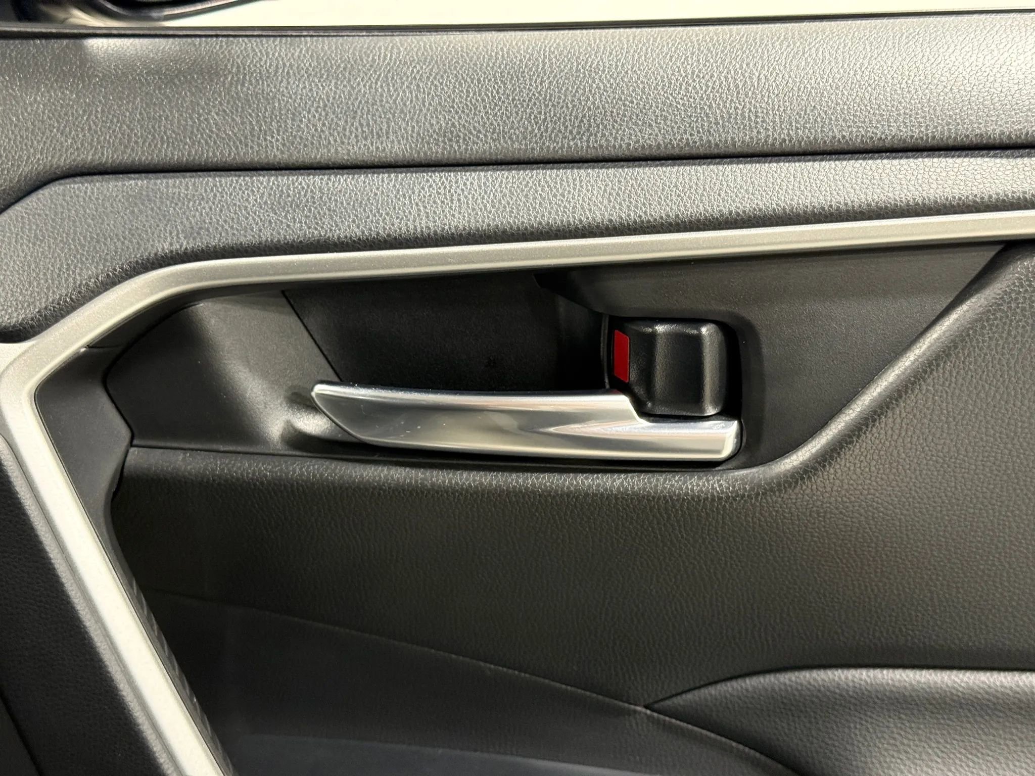 Used 2022 Toyota RAV4 XLE w/ Convenience Package image 44