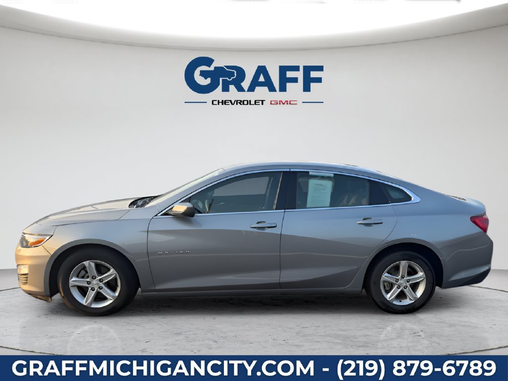 Used 2024 Chevrolet Malibu LT FWD image 2