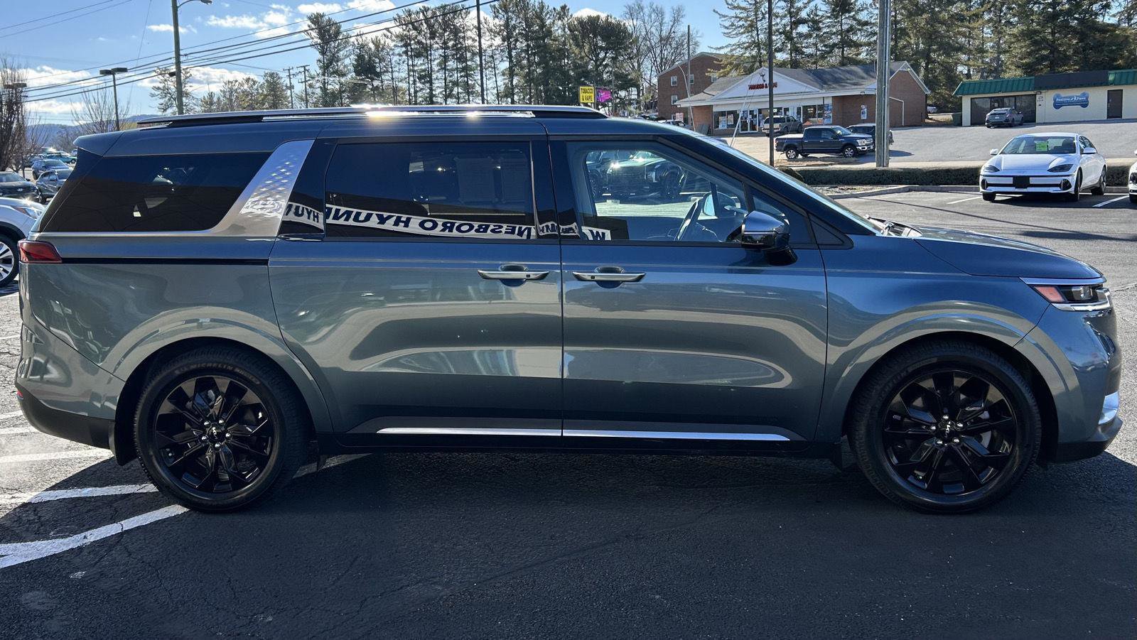 Used 2024 Kia Carnival SX Prestige image 9