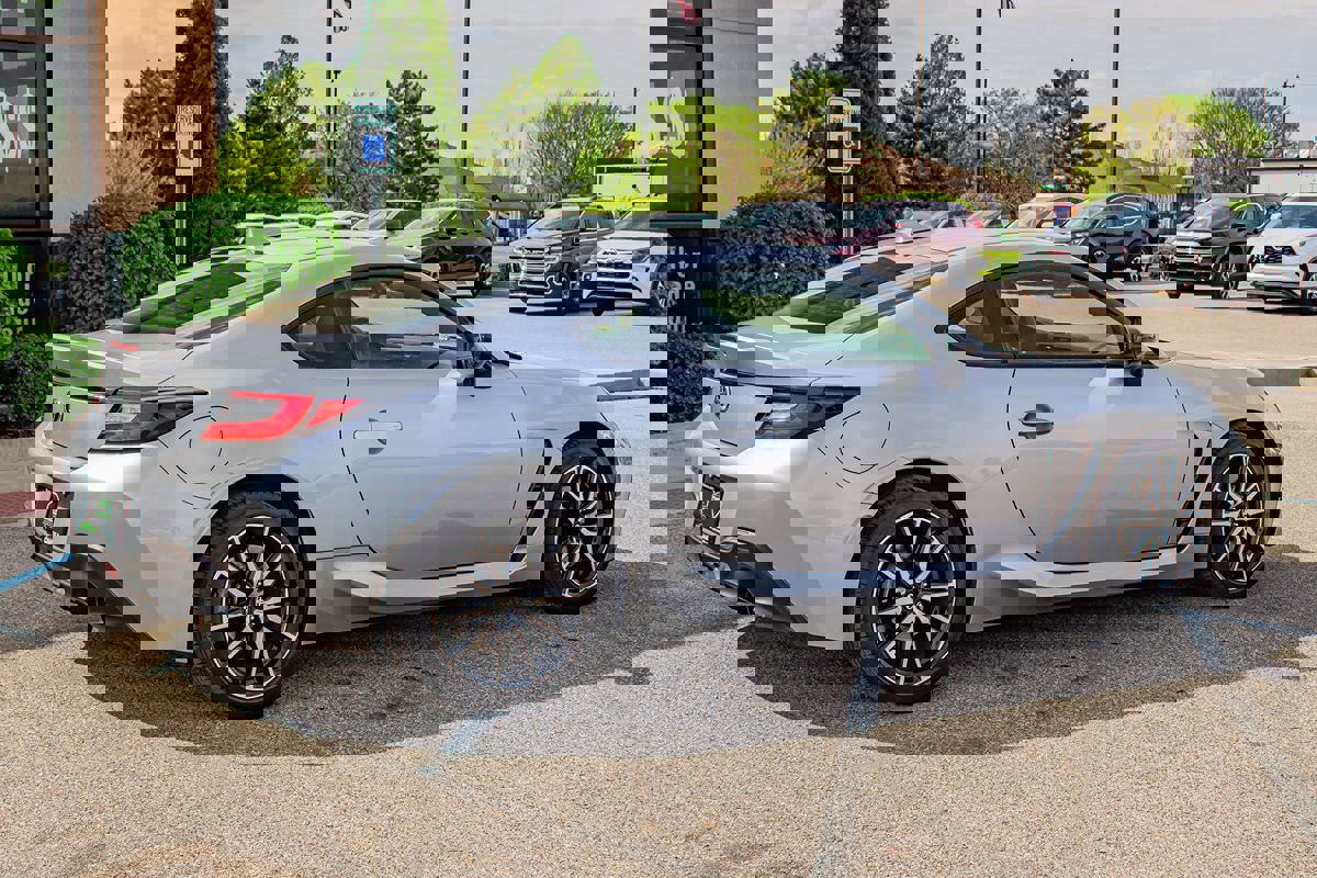 Used 2022 Toyota GR86 w/ ALL Weather Mat Package (TMS) image 10