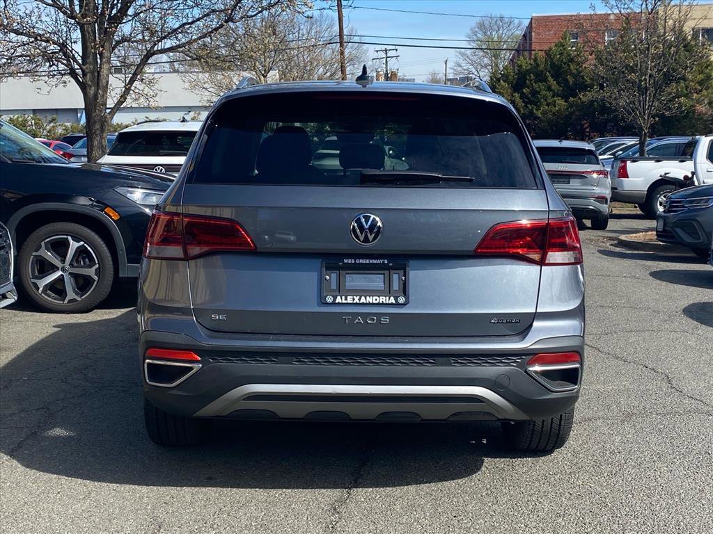 Certified 2023 Volkswagen Taos SE w/ Black Wheel Package image 4