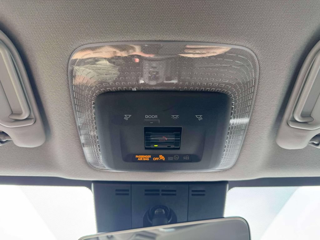 Certified 2025 Toyota Prius LE AWD/4WD image 32