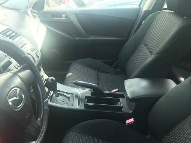Used 2016 Nissan Versa SV FWD image 7
