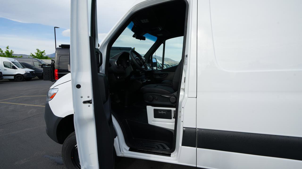 New 2025 Mercedes-Benz Sprinter 2500 image 9