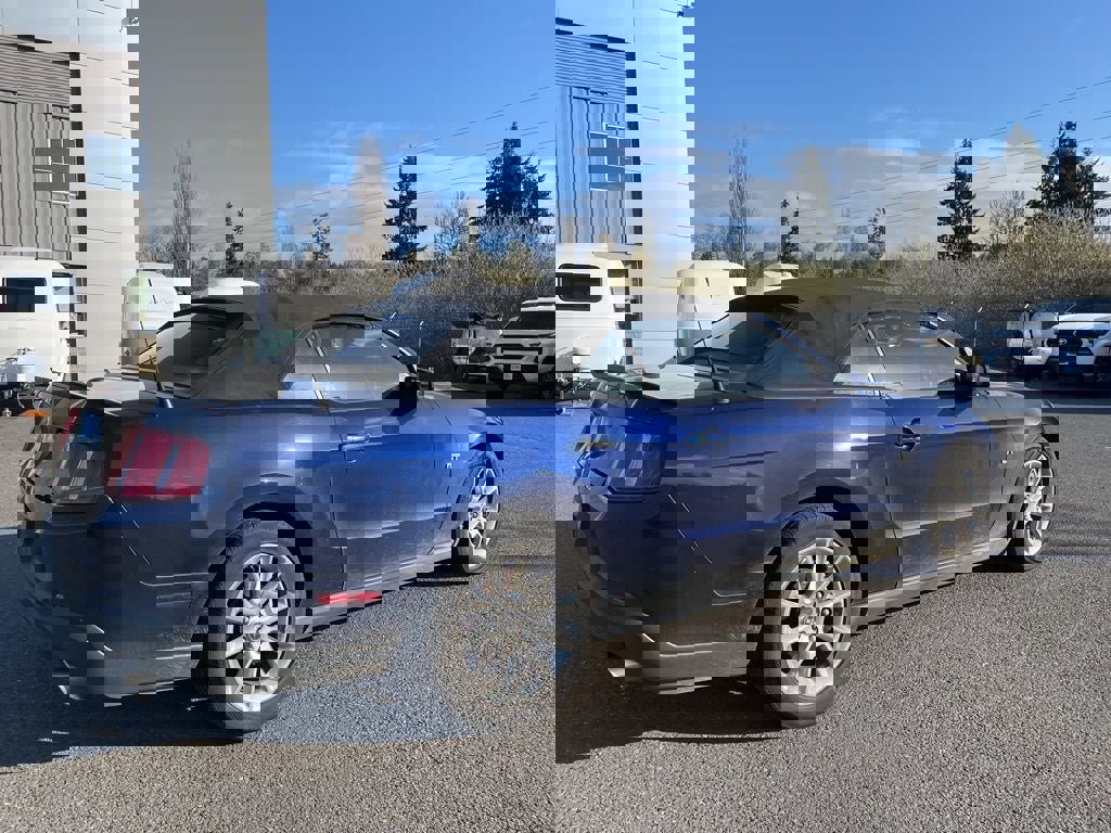 Used 2010 Ford Mustang GT image 36