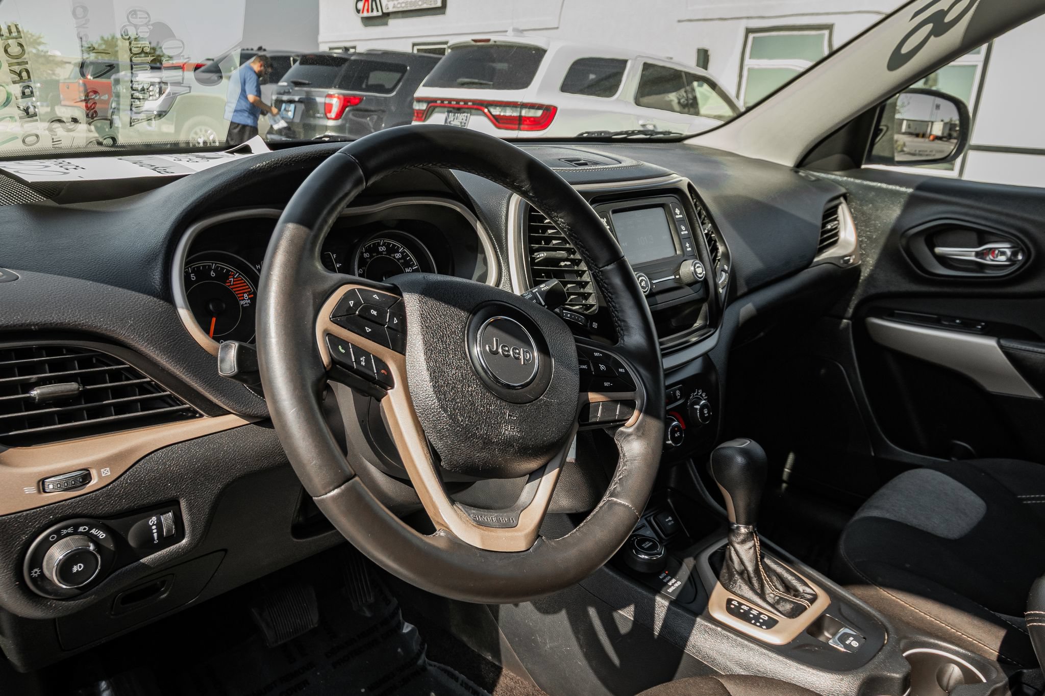Used 2018 Jeep Cherokee Latitude w/ Altitude Package AWD/4WD image 13