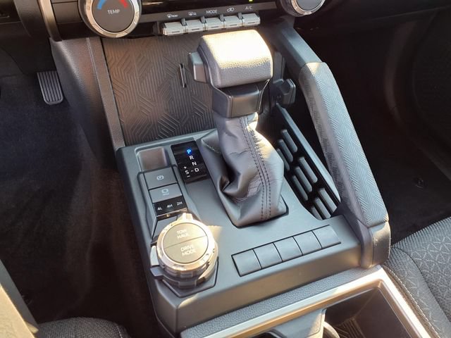 Used 2025 Toyota 4Runner SR5 AWD/4WD image 31
