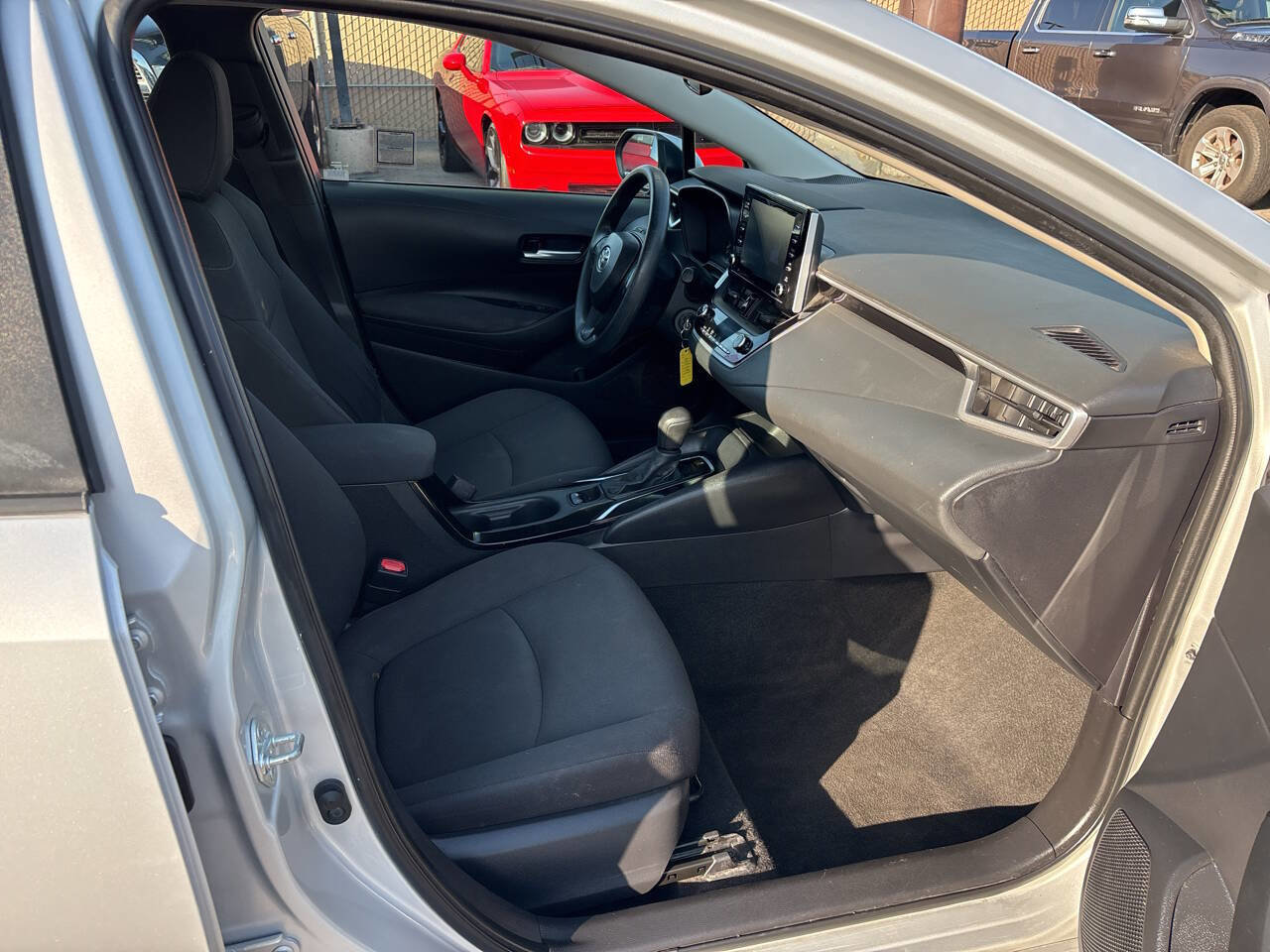 Used 2021 Toyota Corolla LE image 27