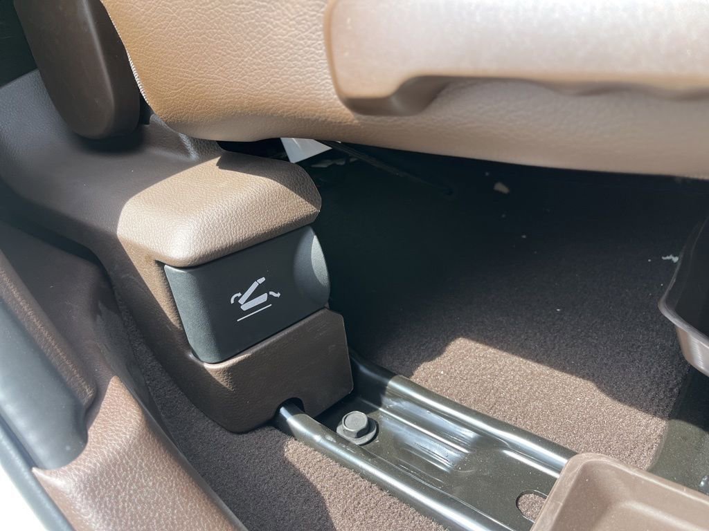 New 2026 RAM 2500 Laramie AWD/4WD image 19