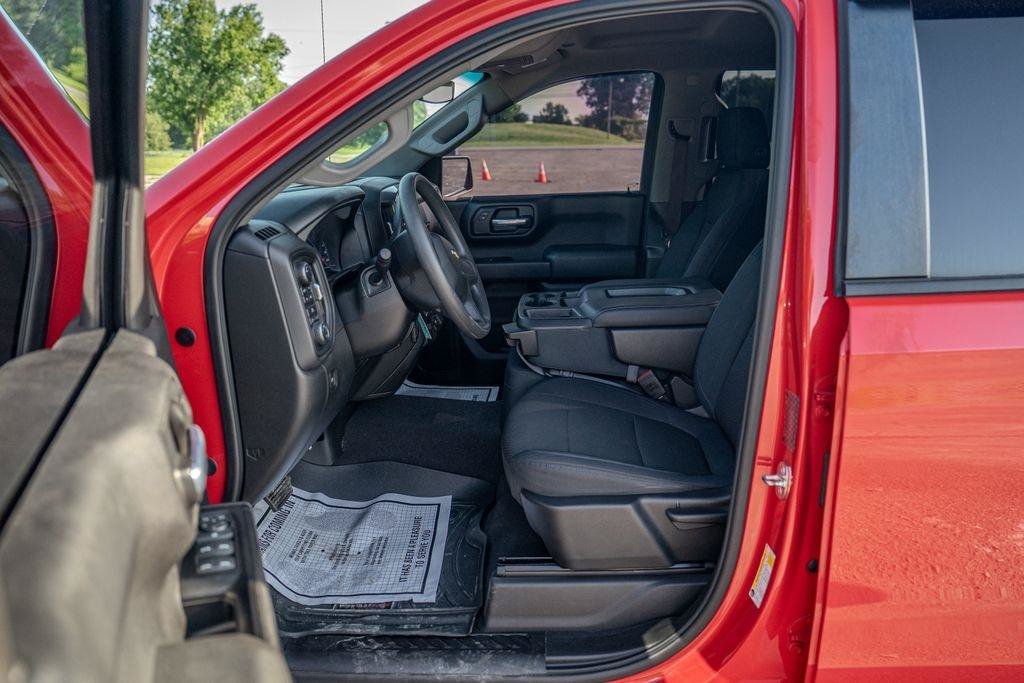 Used 2019 Chevrolet Silverado 1500 Custom w/ Custom Value Package AWD/4WD image 12