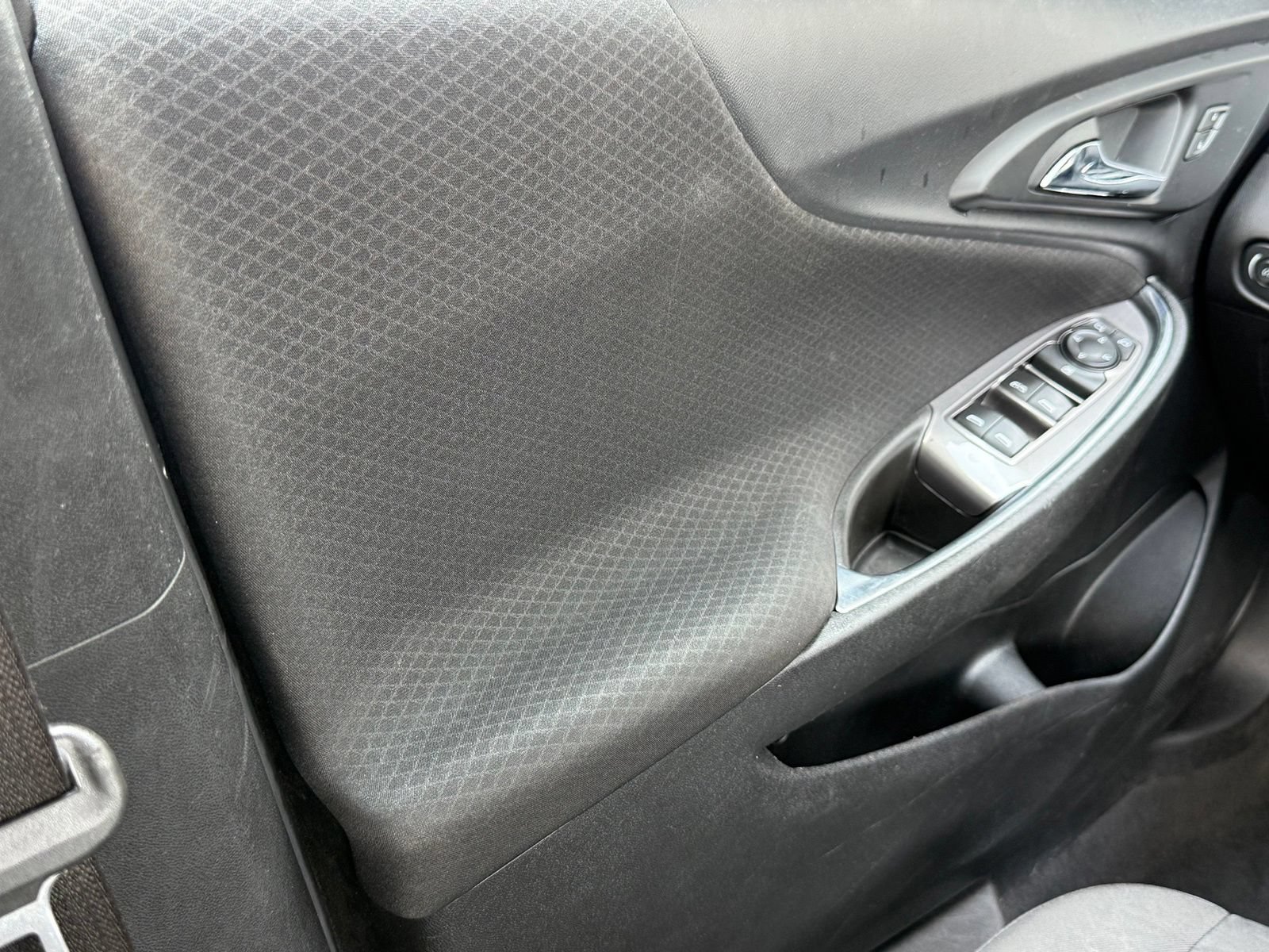 Used 2017 Chevrolet Malibu LT FWD image 31