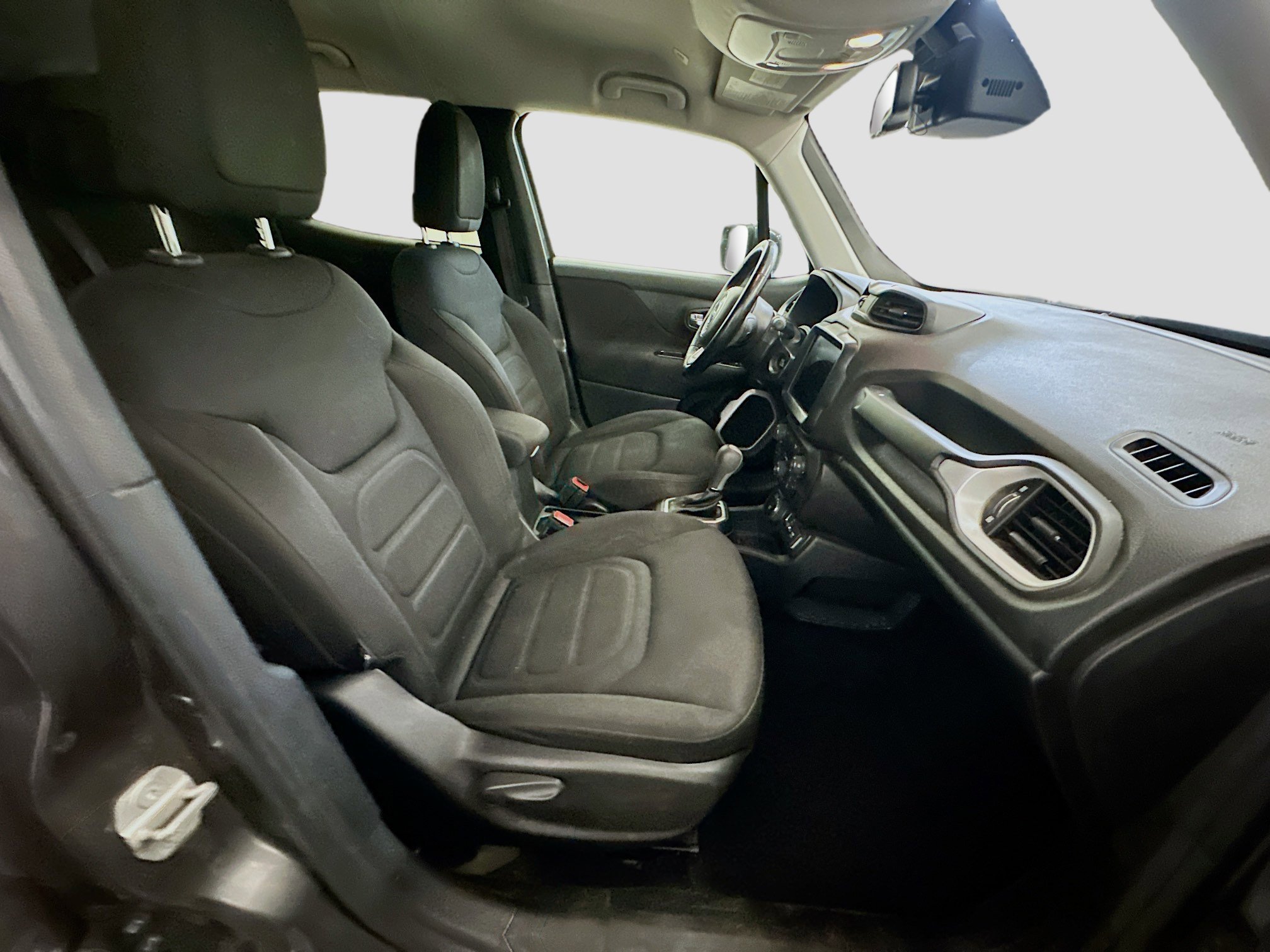 Used 2018 Jeep Renegade Latitude w/ UConnect 8.4 Nav Group AWD/4WD image 32