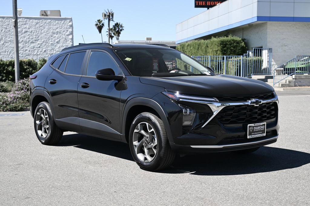 New 2026 Chevrolet Trax LT w/ LPO, Blackout Package FWD image 1