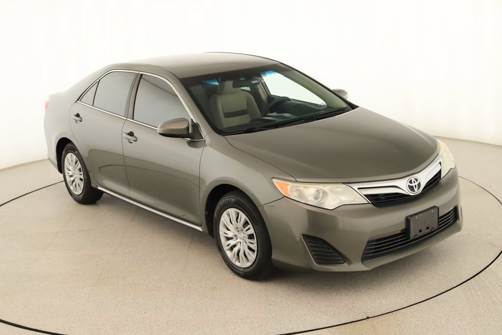 Used 2014 Toyota Camry LE FWD image 34