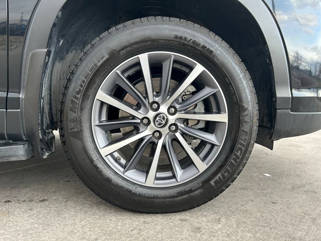 Used 2019 Toyota Highlander XLE FWD image 31