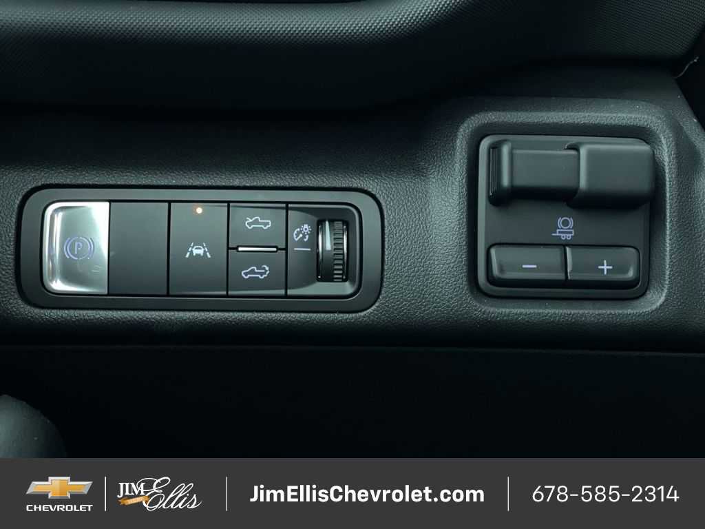 New 2025 Chevrolet Silverado EV LT image 39