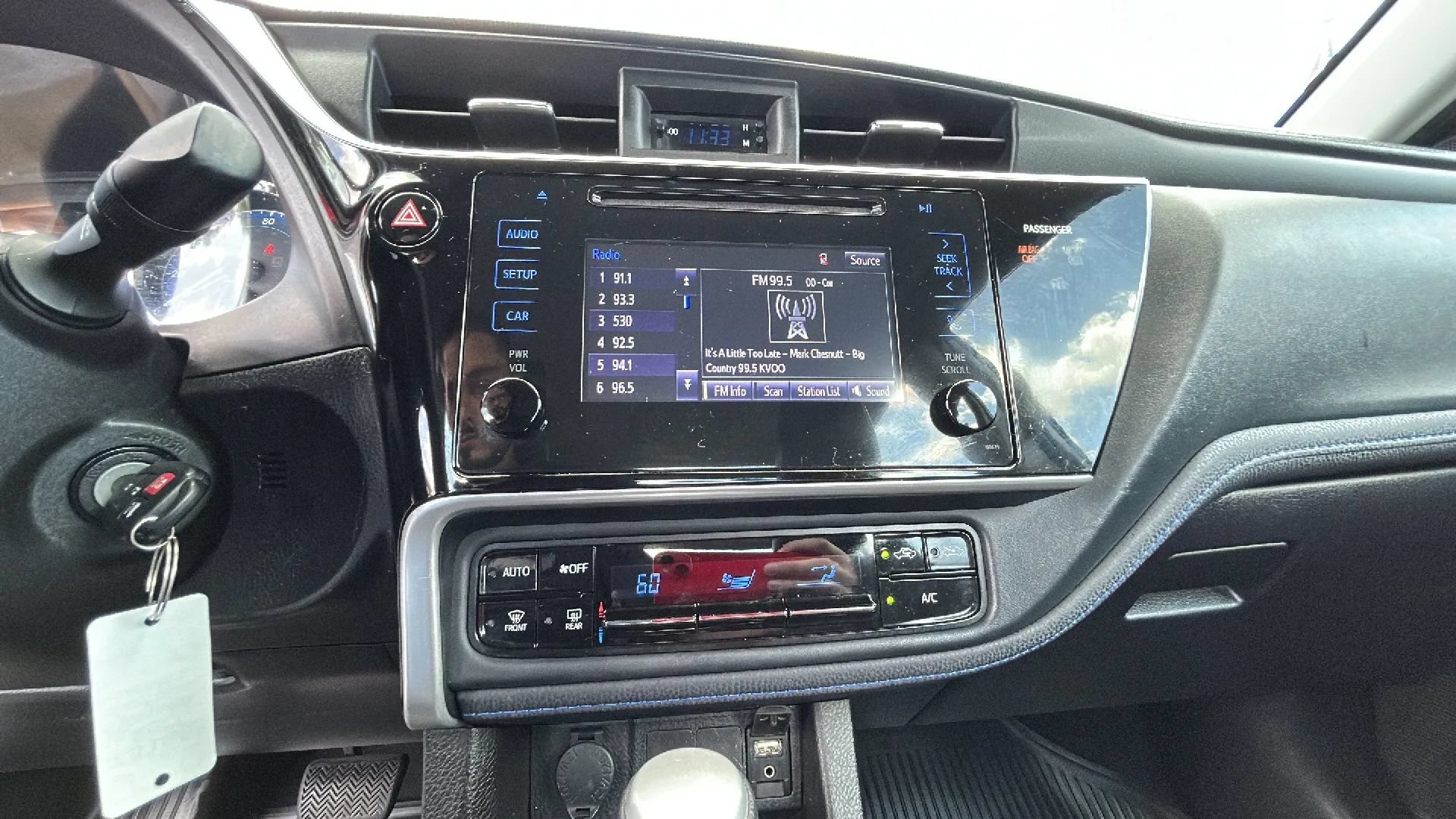 Used 2017 Toyota Corolla SE FWD image 18